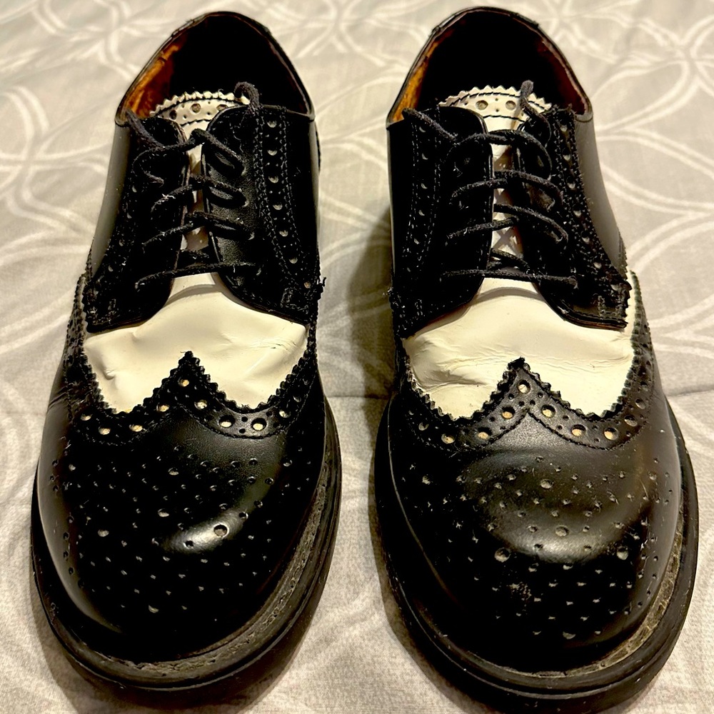 Vintage (1995ish) Kenneth Cole Reaction Black & White Wingtips